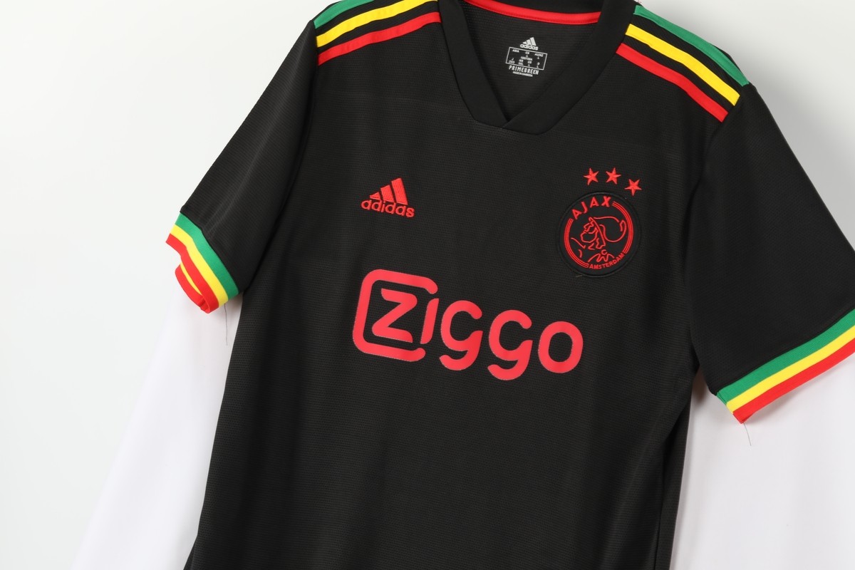 Ajax jersey 2021.jpg