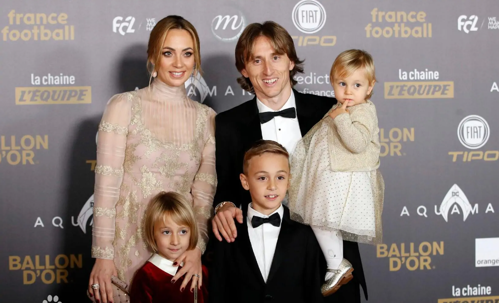 Modric y su familia.png