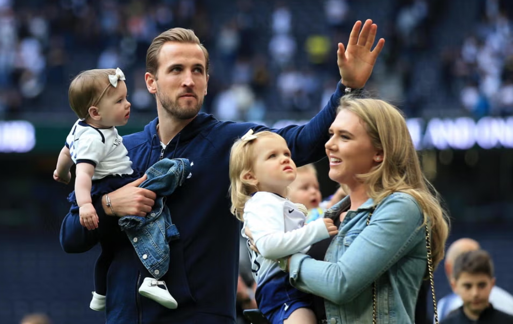 Harry Kane y su familia.png