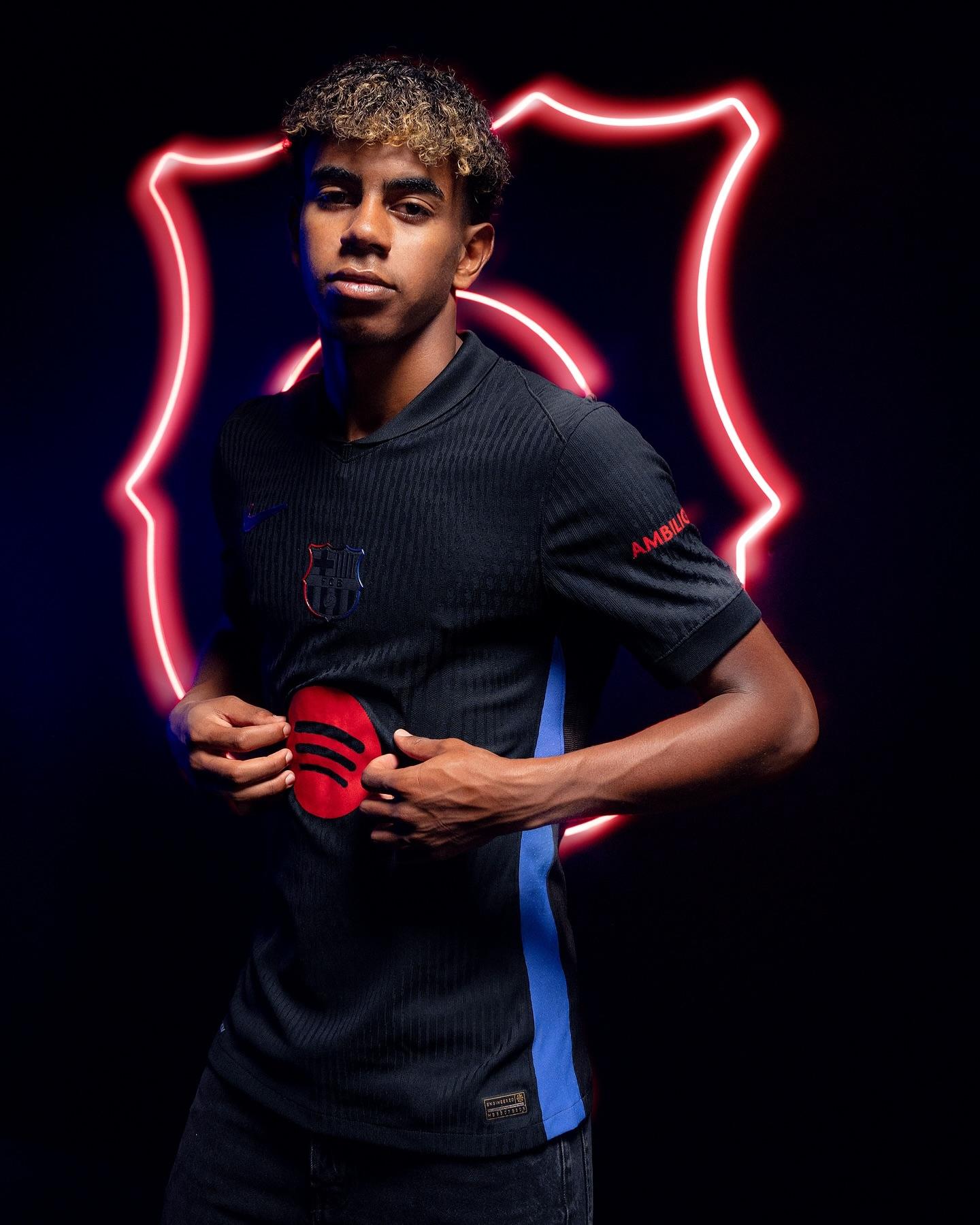 Lamine Yamal | Barcelona 2024/25 away kit | Camisetasfutbol.jpg